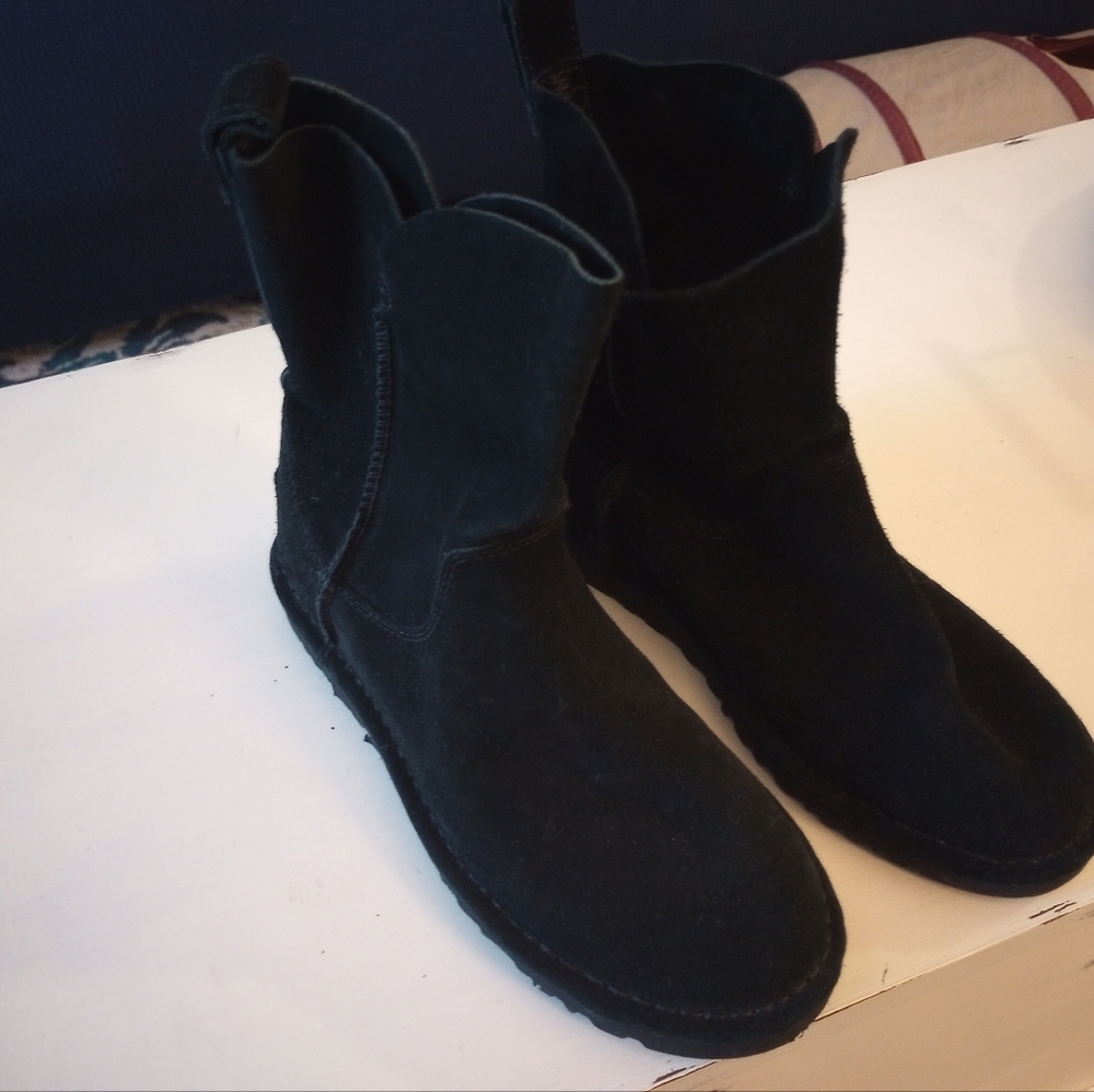Alita UGG Like New!
